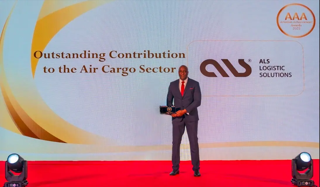 ALS representative holding the Outstanding Contribution to the Air Cargo Sector award at the Aviation Achievement Awards 2023